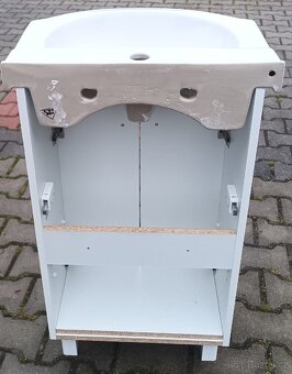 Koupelnová skříňka s umyvadlem - 5