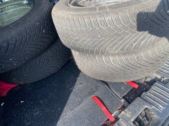 Plechové disky 16” 5x114,3 a zimní pneu 205/60/R16 - 5