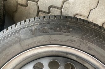 Originální disky VW T5, T6 R16 + zátěžové letní pneu - 5