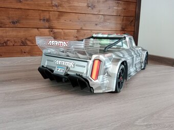 Arrma Infraction 6S BLX 1:7 RTR stříbrná - 5