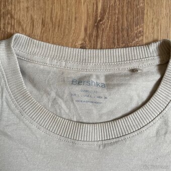 Béžové bershka oversize tričko velikosti L - 5