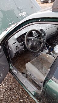 Mazda 323 F prodám veškteré náhradní dily - 5