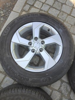 Prodám orig alu 16 Dacia Duster 5x114,3 ET 40 letní pneu - 5