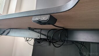 Polohovatelný stůl - elektrický - 5