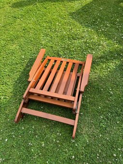 8 skládacích zahradních židlí s podsedáky - 5