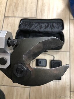 Elektrohydraulické kleště Klauke ES32ML - 5