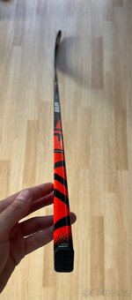 Nová Hokejka Bauer Vapor FLYLITE, 77 Flex, Zahnutí P92, Levá - 5