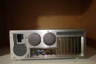 Hlinikova HTPC skrin LIAN LI PC-C30 - 5