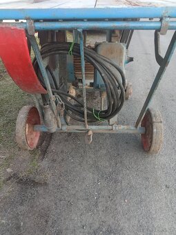 Prodám cirkulárku s podavačem motor 5, 5KW - 5