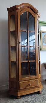 Rustikální rohová vitrína, nábytek z masívu - 5