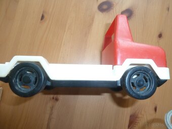 Retro hračky: autíčka Igra, mini motorka, benzinka - 5