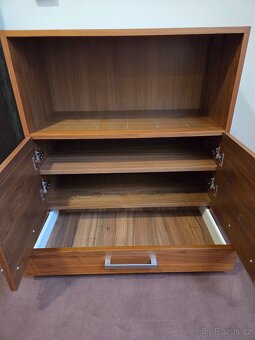 Skříň se šuplíky a poličkami DÝHA OŘECH - 5