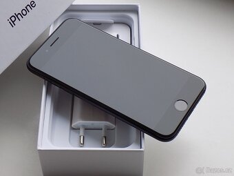 APPLE iPhone SE (2020) 64GB Black - ZÁRUKA - 100% BATERIE - 5