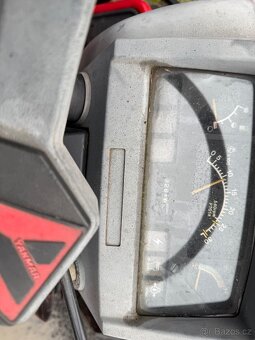 Malotraktor Yanmar f220 s celnim nakladacem - 5