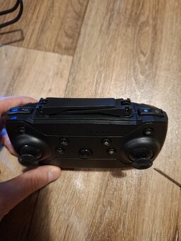 Skládací dron E88 s duální kamerou – minimálně použitý - 5