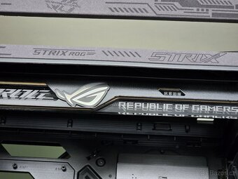 ASUS GR701 ROG HYPERION + Lian Li UNI FAN SL-INFINITY 140 - 5