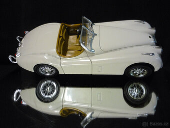 Jaguar XK120 Roadster smetanový ERTL 1/18 - 5