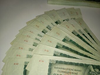 BALÍČEK 100 KUSŮ BANKOVEK 100 KČS 1961, JEN VZÁCNÉ SÉRIE - 5