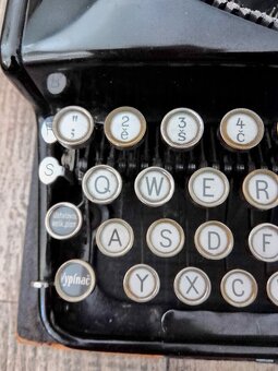 STAROŽITNÝ KUFŘÍKOVÝ PSACÍ STROJ ERIKA 6 A.-G. Vorm. Seidel - 5