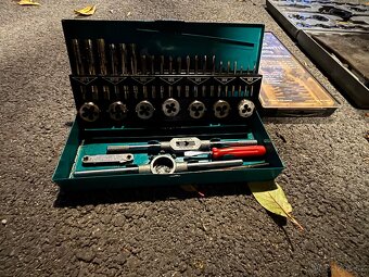 Sada závitníků a závitových oček - 5