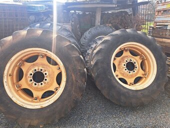 Zetor uřI zadní kola 16.9-30. - 5