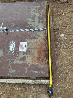 Prodám ocelové dvojité dveře s rámem - 5