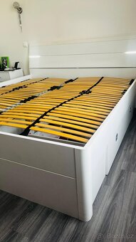 Manželská postel 180x200 cm s rošty, LED a úložným prostorem - 5