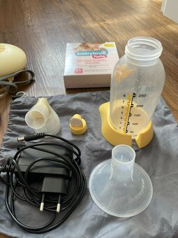 Medela elektronická odsávačka + příslušenství - 5
