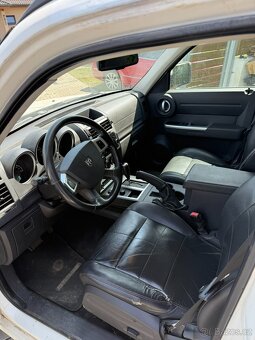 Dodge Nitro,4.0L V6,194 KW,4x4, Kůže. RT. - 5