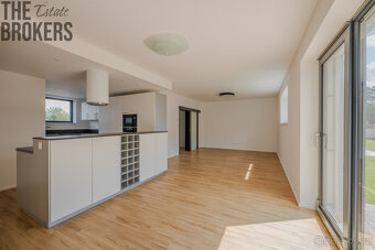 Prodej řadového rodinného domu 4+kk 126 m2, Mukařov, okres P - 5