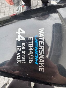 Motor s echolotem a bateriemi - 5