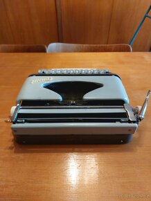 Cestovní psací stroj CONSUL - 5