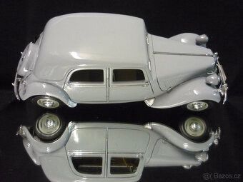 Citroen 15CV 6 Cyl.1952 Maisto 1/18 - 5