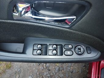 Hyundai i30 1.6 benzín 93KW-6KVALT,1MAJITEL, PO SERVISU, - 5