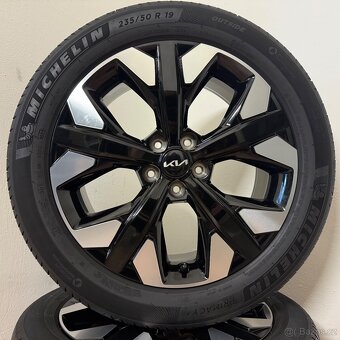 KIA SPORTAGE 5x114,3 R19 ET51+LETNÍ 235/50R19 5,5mm - 5