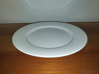 Věci z pozůstalosti (drobný nábytek, sklo, porcelán). - 5