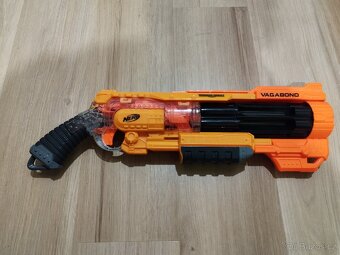 Nerf Vagabond + 28 šipek
- 5