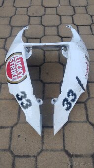 Aprilia RSV 1000R podsedlový plast - 5