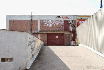 Pronájem garáže na Evropské ul. (kousek od letiště) - 18m2 - 5