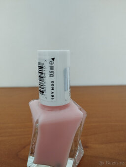 Lak na nehty Essie Gel Couture 10 Sheer Fantasy - 5