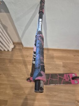 Prodávám freestyle koloběžku ideální pro triky a jízdy ve sk - 5