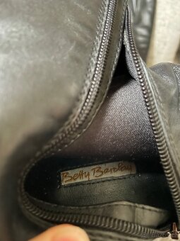 Boty na podpatku/ černé kozačky Betty Barclay - 5