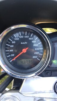 Suzuki GSX 1400 - 5