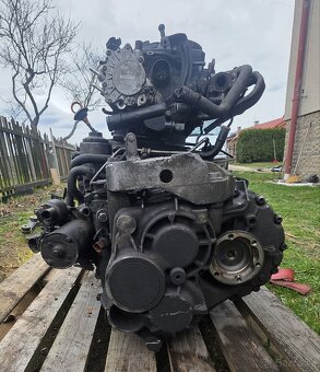 Prodám motor s převodovkou Golf5,Octavie 2,0 tdi 103kw - 5