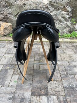 SKOKOVE SEDLO KENTAUR CHARON CERNE POSEDLI 17,5 KOMORA 3  - - 5