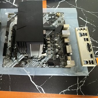 PC komponenty, základní deska, procesor, chladič. - 5