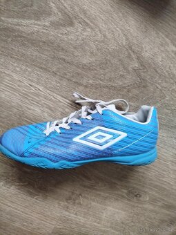 Chlapecké sálové boty Umbro, velikost 36 - 5