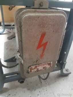 Průmyslový šicí stroj overlock JUKI - 5