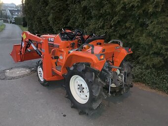 Malotraktor Kubota B-40 s nakladačem - 5