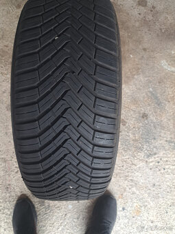 prodám pneu 205 50 R17 - 5